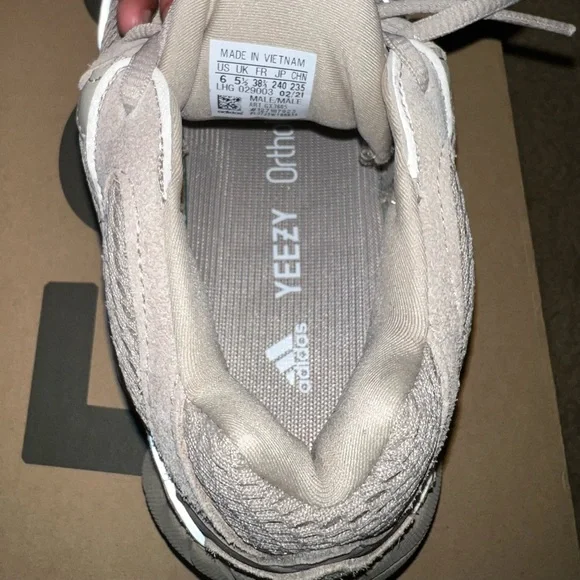 YEEZY 500